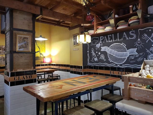 Interior de Taberna El Clavo — foto del local